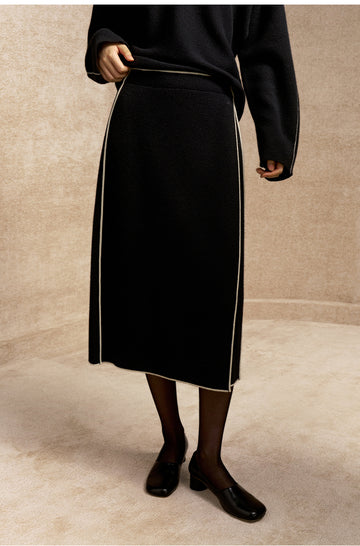 Yulangan Contrast Edge Wool Skirt in Ink Black - view 1