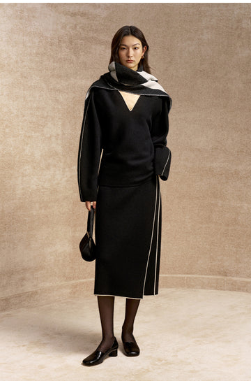 Yulangan Contrast Edge Wool Skirt in Ink Black - view 3
