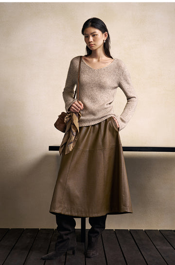 Ying Ke Xian Textured V-Neck Sweater in Light Beige Grey - view 2