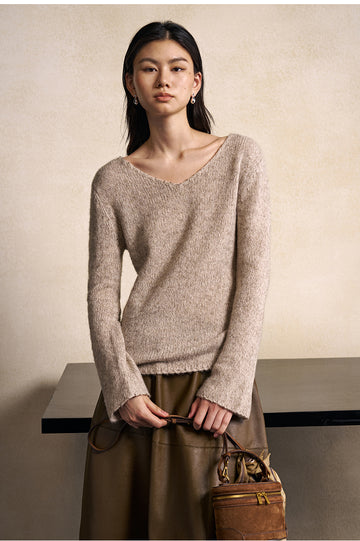 Ying Ke Xian Textured V-Neck Sweater in Light Beige Grey - view 4